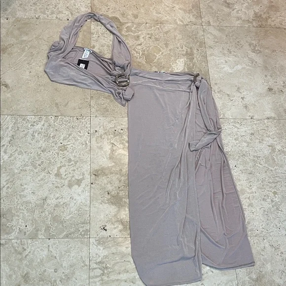 Elegant Halter Maxi Dress in Light Pink-Grey - Picture 2 of 3